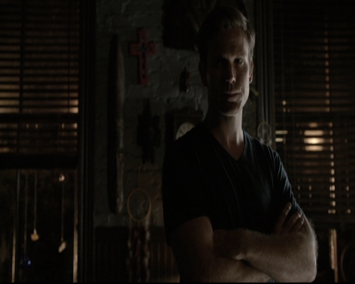 VampireDiariesWorld-dot-nl_6x02YellowLedbetter1317.jpg