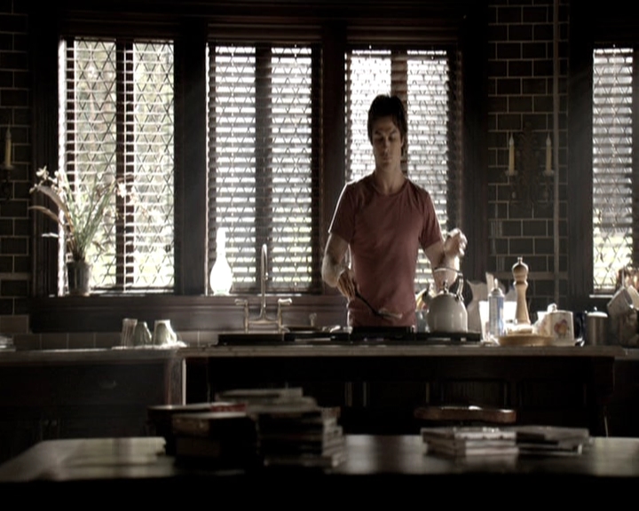 VampireDiariesWorld-dot-nl_6x02YellowLedbetter1324.jpg