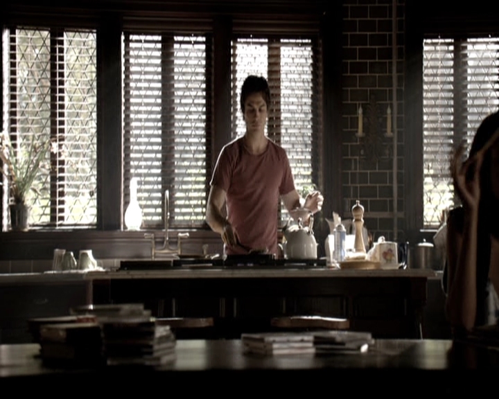 VampireDiariesWorld-dot-nl_6x02YellowLedbetter1325.jpg