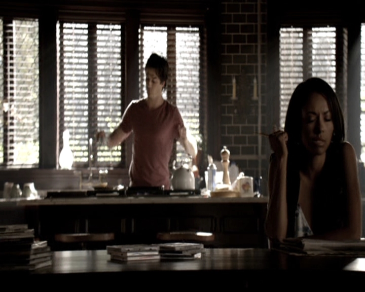 VampireDiariesWorld-dot-nl_6x02YellowLedbetter1326.jpg