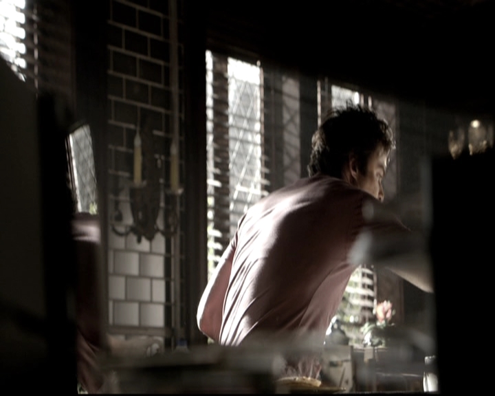 VampireDiariesWorld-dot-nl_6x02YellowLedbetter1330.jpg