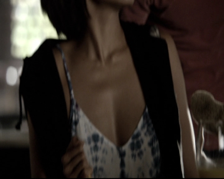 VampireDiariesWorld-dot-nl_6x02YellowLedbetter1342.jpg
