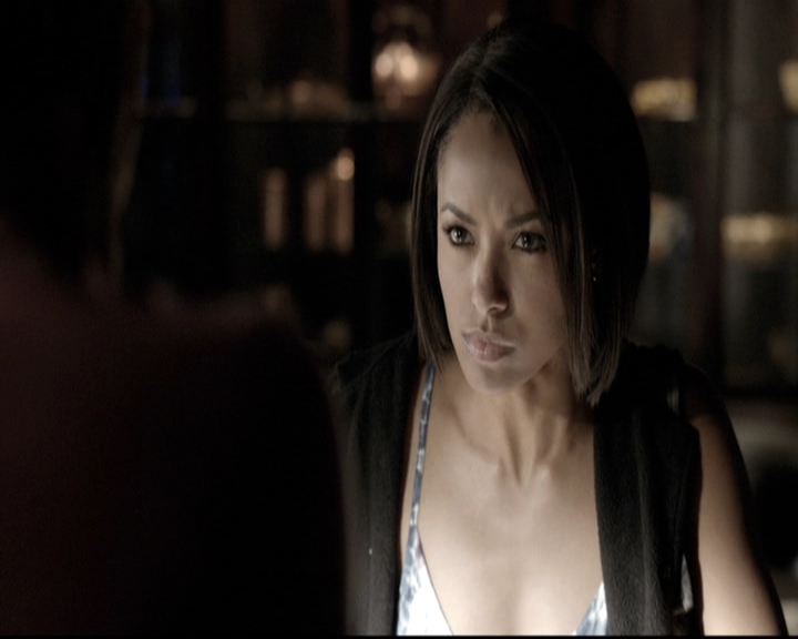 VampireDiariesWorld-dot-nl_6x02YellowLedbetter1374.jpg