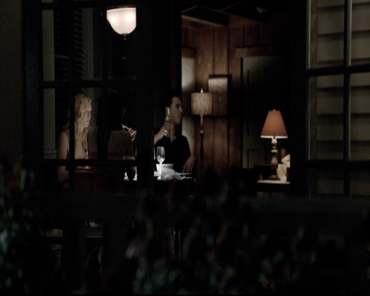 VampireDiariesWorld-dot-nl_6x02YellowLedbetter1389.jpg