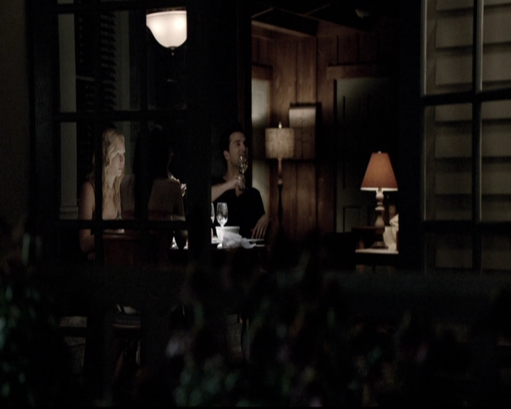 VampireDiariesWorld-dot-nl_6x02YellowLedbetter1390.jpg