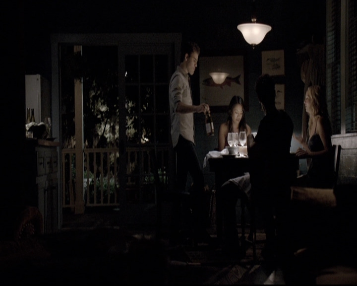 VampireDiariesWorld-dot-nl_6x02YellowLedbetter1406.jpg