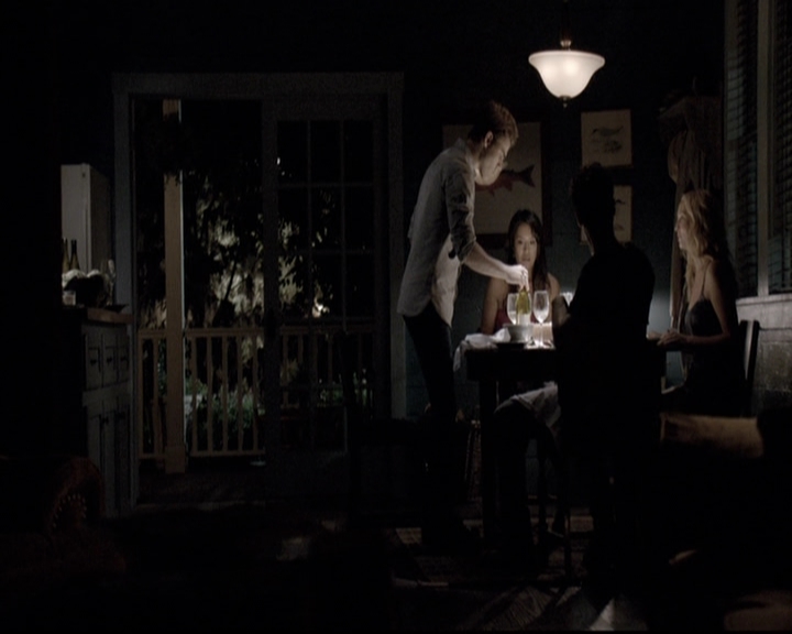 VampireDiariesWorld-dot-nl_6x02YellowLedbetter1407.jpg