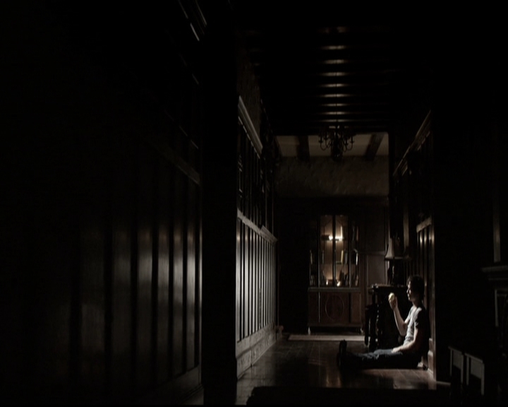 VampireDiariesWorld-dot-nl_6x02YellowLedbetter1740.jpg