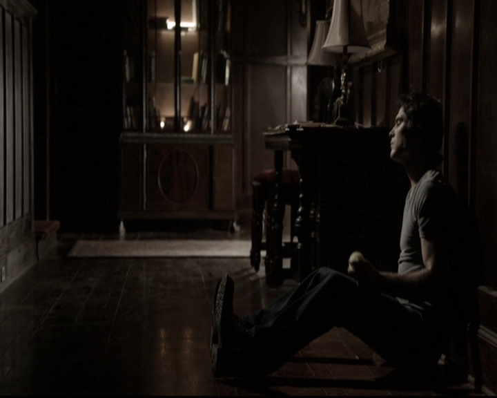 VampireDiariesWorld-dot-nl_6x02YellowLedbetter1749.jpg