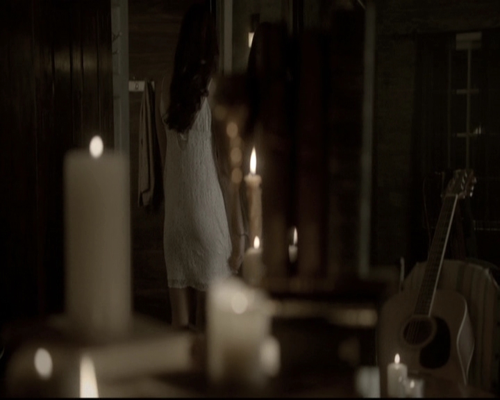VampireDiariesWorld-dot-nl_6x02YellowLedbetter1758.jpg