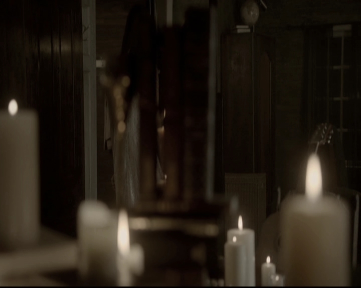VampireDiariesWorld-dot-nl_6x02YellowLedbetter1759.jpg