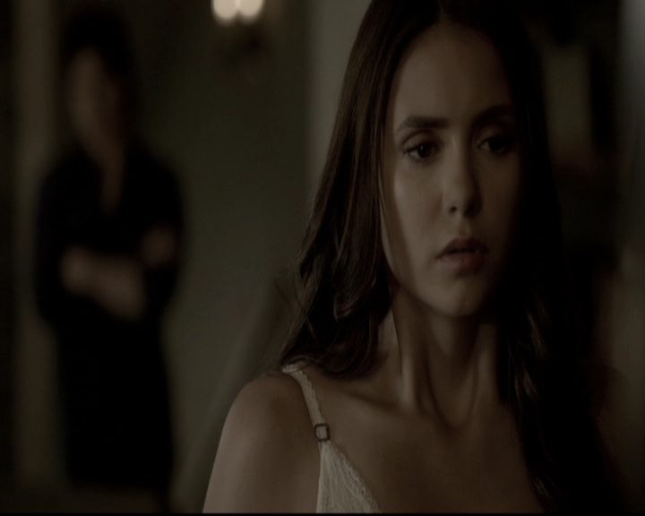 VampireDiariesWorld-dot-nl_6x02YellowLedbetter1763.jpg