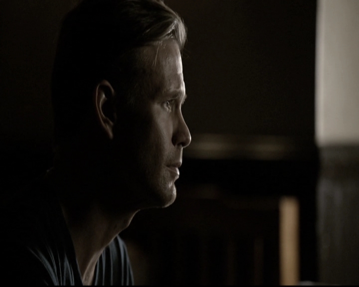 VampireDiariesWorld-dot-nl_6x02YellowLedbetter1784.jpg