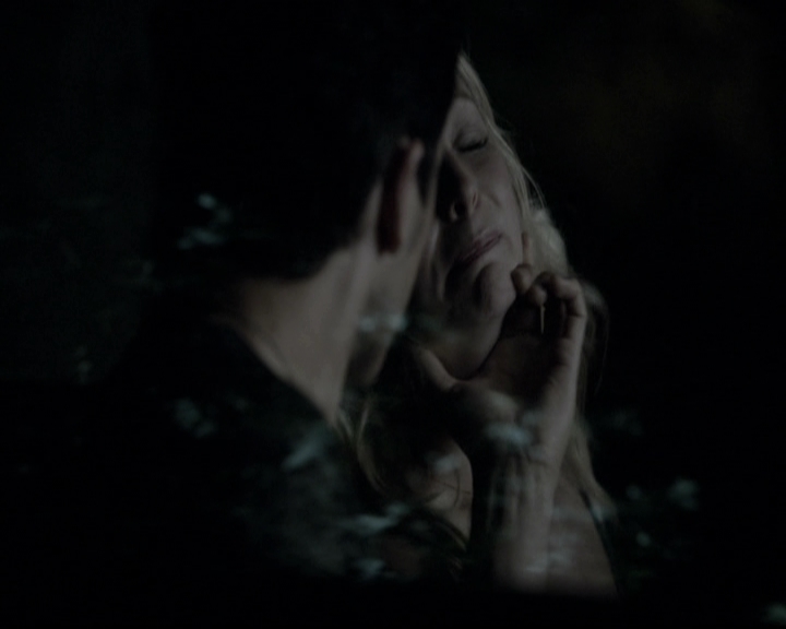 VampireDiariesWorld-dot-nl_6x02YellowLedbetter1971.jpg VampireDiariesWorld-dot-nl_6x02YellowLedbetter1971.jpg