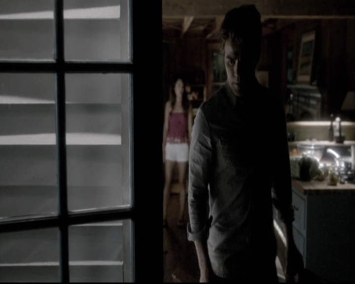 VampireDiariesWorld-dot-nl_6x02YellowLedbetter1997.jpg