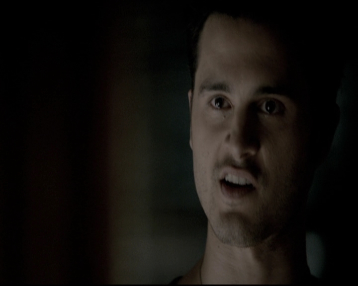 VampireDiariesWorld-dot-nl_6x02YellowLedbetter2024.jpg