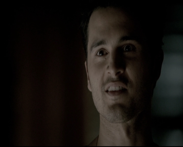 VampireDiariesWorld-dot-nl_6x02YellowLedbetter2036.jpg