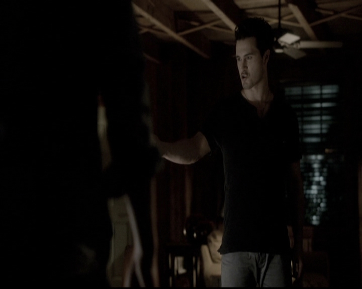 VampireDiariesWorld-dot-nl_6x02YellowLedbetter2043.jpg