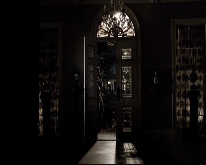 VampireDiariesWorld-dot-nl_6x02YellowLedbetter2062.jpg