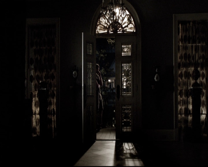 VampireDiariesWorld-dot-nl_6x02YellowLedbetter2064.jpg