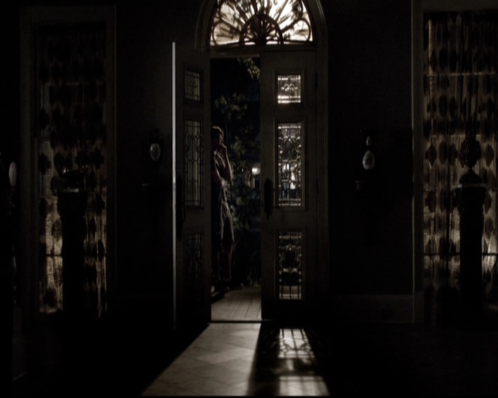 VampireDiariesWorld-dot-nl_6x02YellowLedbetter2068.jpg