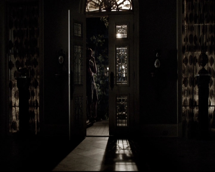 VampireDiariesWorld-dot-nl_6x02YellowLedbetter2070.jpg