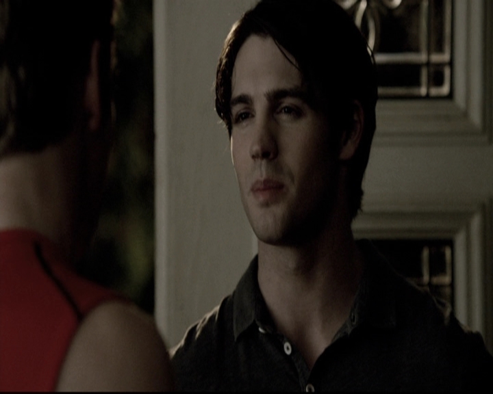VampireDiariesWorld-dot-nl_6x02YellowLedbetter2106.jpg