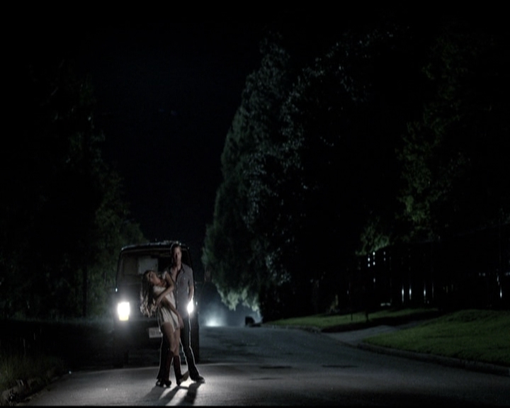 VampireDiariesWorld-dot-nl_6x05The_WorldHasTurnedAndLeftMeHere1977.jpg