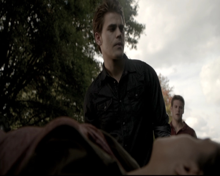 VampireDiariesWorld-dot-nl_6x09IAlone1994.jpg
