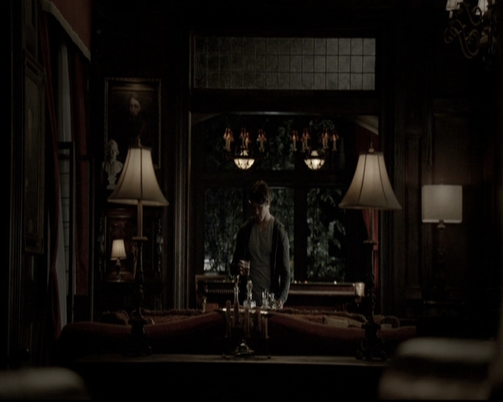 VampireDiariesWorld-dot-nl_6x09IAlone2046.jpg