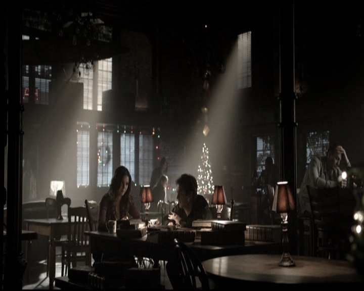 VampireDiariesWorld-dot-nl_6x10ChristmasThroughYourEyes0190.jpg