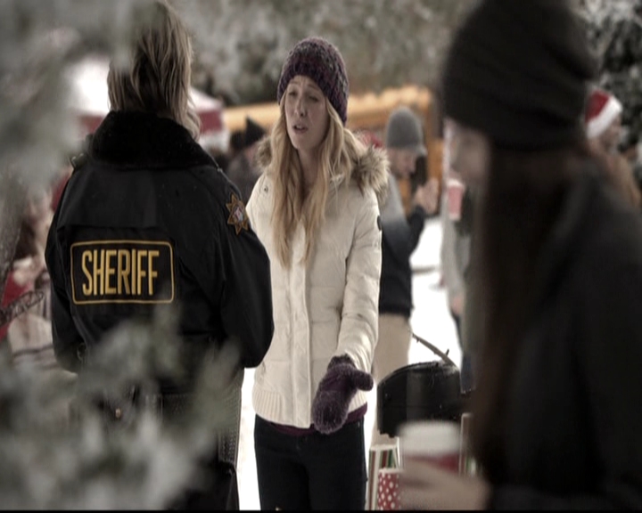 VampireDiariesWorld-dot-nl_6x10ChristmasThroughYourEyes0478.jpg