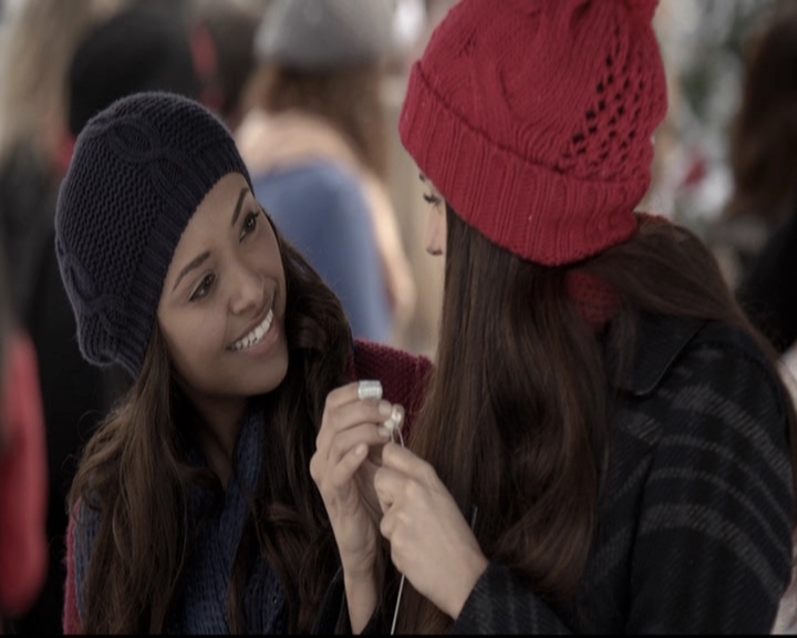 VampireDiariesWorld-dot-nl_6x10ChristmasThroughYourEyes0516.jpg