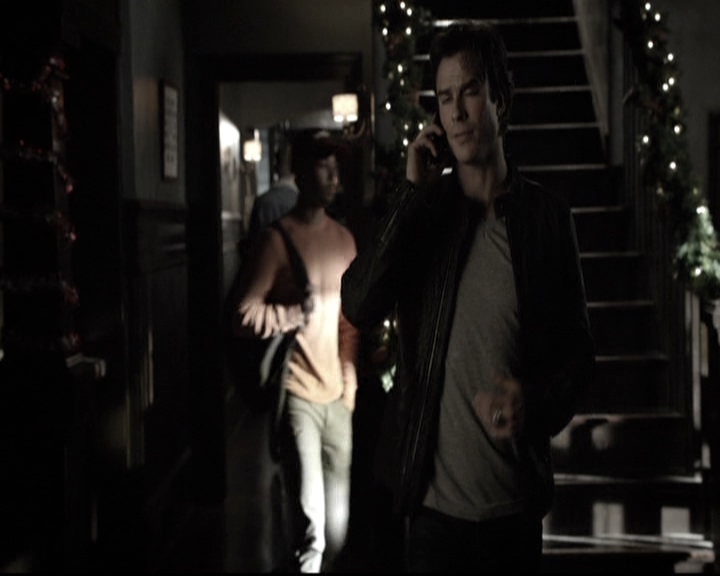 VampireDiariesWorld-dot-nl_6x10ChristmasThroughYourEyes0813.jpg