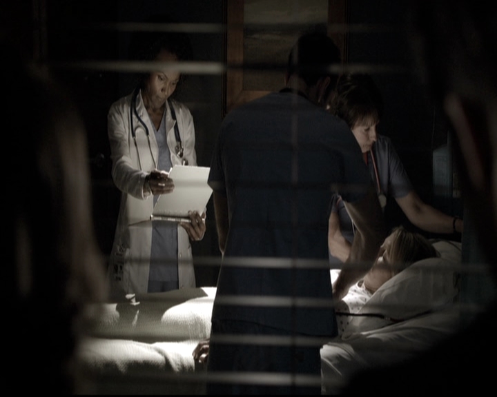 VampireDiariesWorld-dot-nl_6x10ChristmasThroughYourEyes0954.jpg