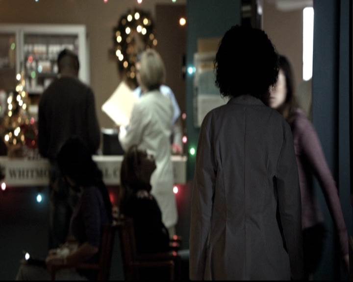VampireDiariesWorld-dot-nl_6x10ChristmasThroughYourEyes0983.jpg