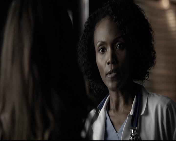 VampireDiariesWorld-dot-nl_6x10ChristmasThroughYourEyes0986.jpg