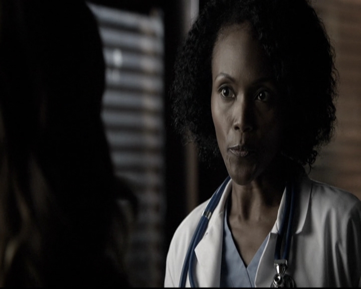 VampireDiariesWorld-dot-nl_6x10ChristmasThroughYourEyes0988.jpg