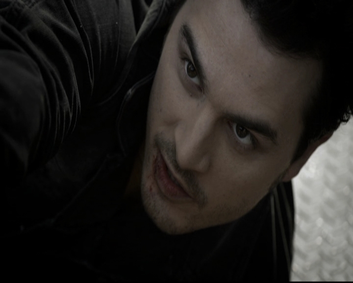 VampireDiariesWorld-dot-nl_6x10ChristmasThroughYourEyes1803.jpg