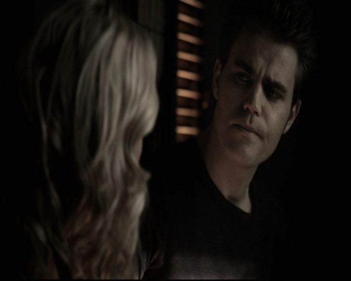 VampireDiariesWorld-dot-nl_6x10ChristmasThroughYourEyes1985.jpg