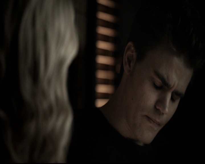 VampireDiariesWorld-dot-nl_6x10ChristmasThroughYourEyes1999.jpg