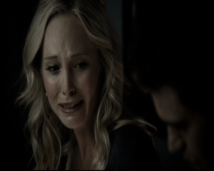 VampireDiariesWorld-dot-nl_6x10ChristmasThroughYourEyes2001.jpg