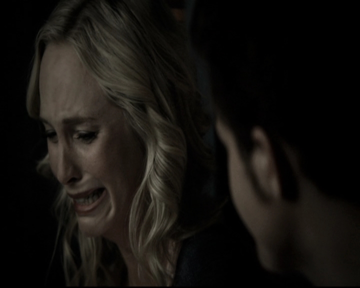 VampireDiariesWorld-dot-nl_6x10ChristmasThroughYourEyes2009.jpg