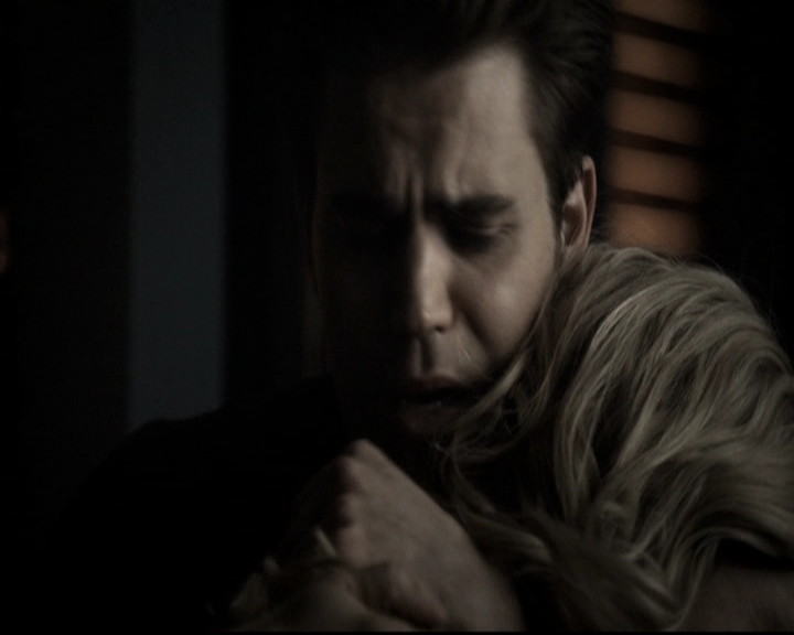 VampireDiariesWorld-dot-nl_6x10ChristmasThroughYourEyes2013.jpg