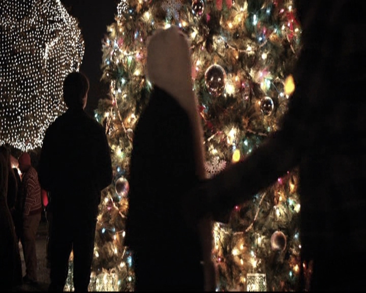 VampireDiariesWorld-dot-nl_6x10ChristmasThroughYourEyes2040.jpg