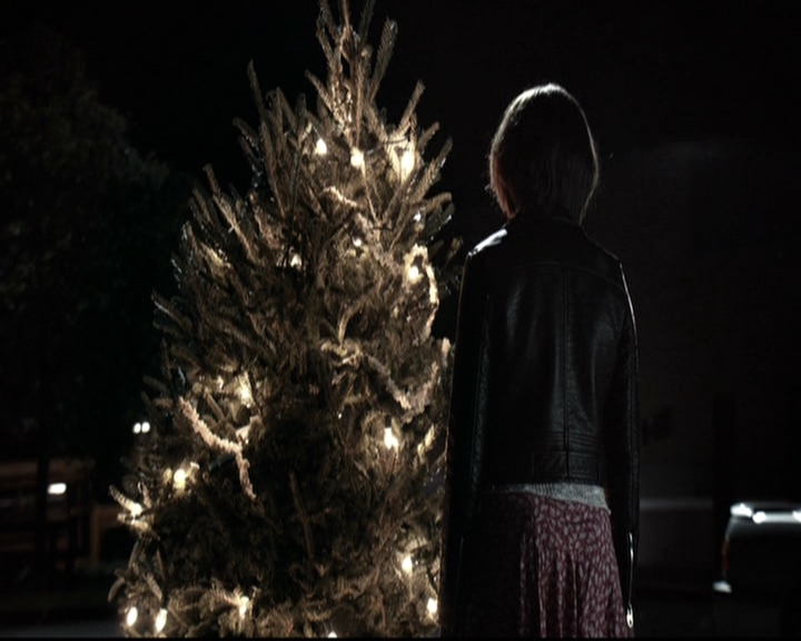 VampireDiariesWorld-dot-nl_6x10ChristmasThroughYourEyes2050.jpg