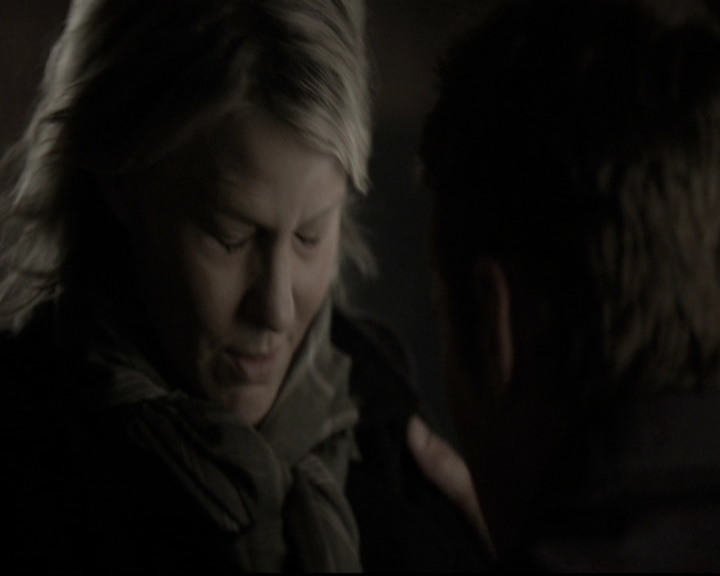 VampireDiariesWorld-dot-nl_6x11WokeUpWithAMonster1134.jpg