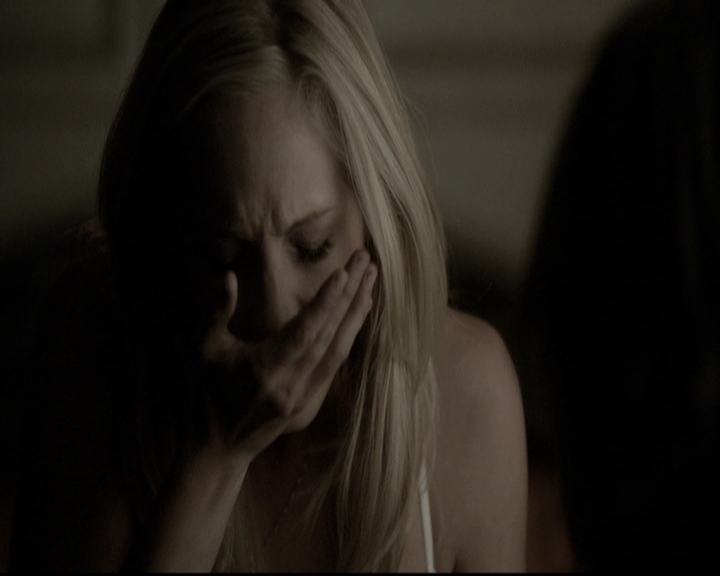 VampireDiariesWorld-dot-nl_6x11WokeUpWithAMonster2218.jpg