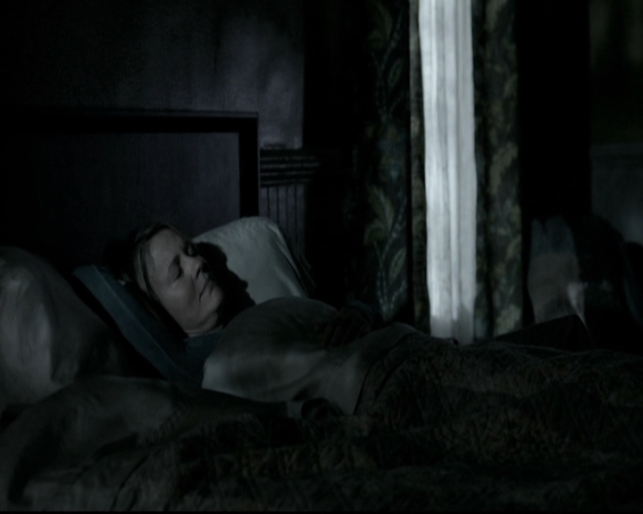 VampireDiariesWorld-dot-nl_6x12PrayerForTheDying0002.jpg