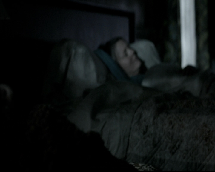 VampireDiariesWorld-dot-nl_6x12PrayerForTheDying0004.jpg